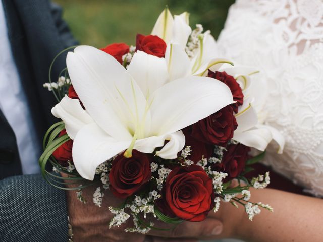 Le mariage de Luc et Hélène à Aiguefonde, Tarn 1