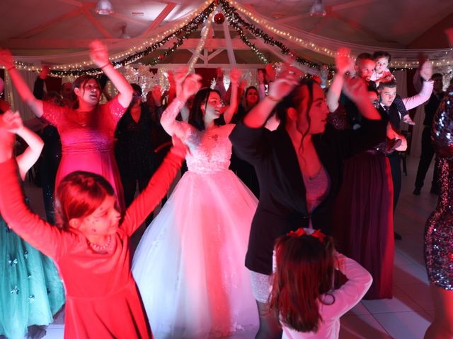 Le mariage de Guillaume et Océane à Puttelange-aux-Lacs, Moselle 28