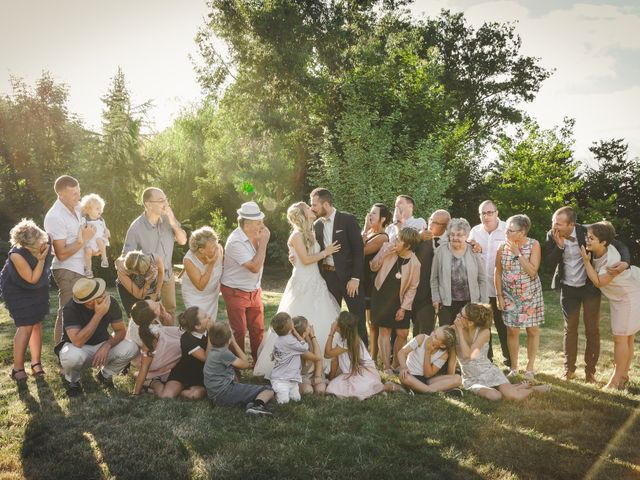Le mariage de Valentin et Daisy à Entrammes, Mayenne 47