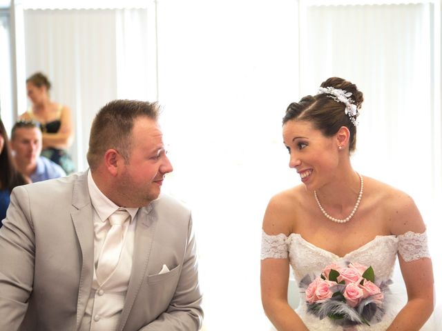 Le mariage de Christophe et Virginie à Lespinasse, Haute-Garonne 15