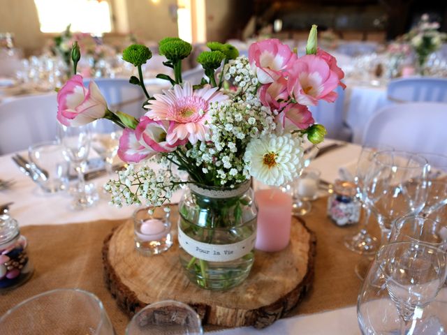 Le mariage de Julien et Cynthia à Soeurdres, Maine et Loire 17