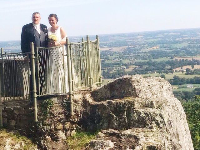 Le mariage de Brendan et Mélinda à Notre-Dame-du-Touchet, Manche 1