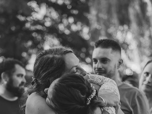 Le mariage de Julien et Safia à Marcillat-en-Combraille, Allier 23