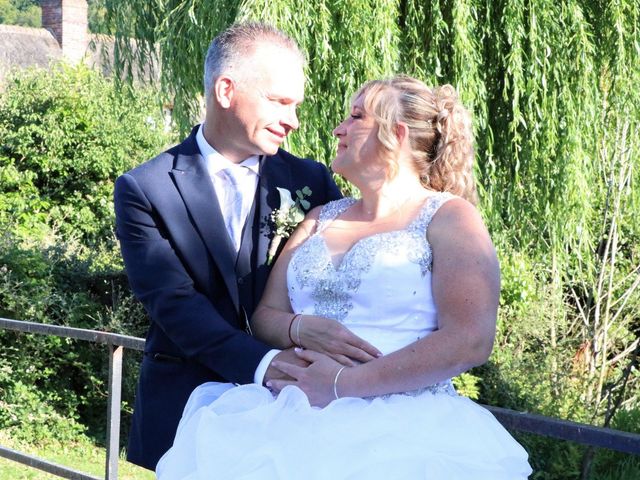 Le mariage de Sébastien  et Olivia à Rouxmesnil-Bouteilles, Seine-Maritime 13