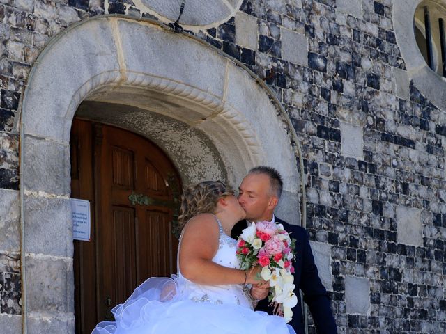 Le mariage de Sébastien  et Olivia à Rouxmesnil-Bouteilles, Seine-Maritime 14