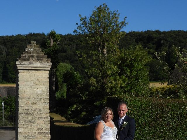 Le mariage de Sébastien  et Olivia à Rouxmesnil-Bouteilles, Seine-Maritime 18