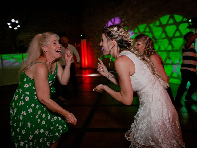 Le mariage de Sylvain et Cassandra à Audes, Allier 40