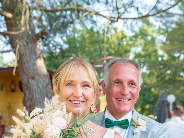 Le mariage de Bertrand et Hélène  à Le Puy-Sainte-Réparade, Bouches-du-Rhône 1