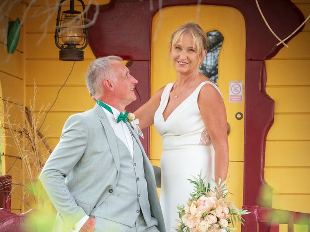 Le mariage de Bertrand et Hélène  à Le Puy-Sainte-Réparade, Bouches-du-Rhône 13