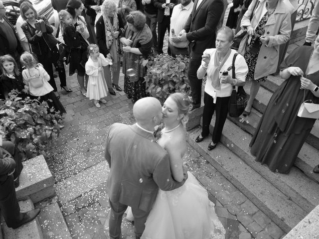 Le mariage de Victor et Chloé à Lisieux, Calvados 23