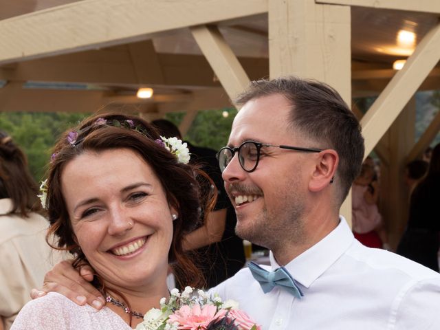 Le mariage de Vincent et Myriam à Vesc, Drôme 30