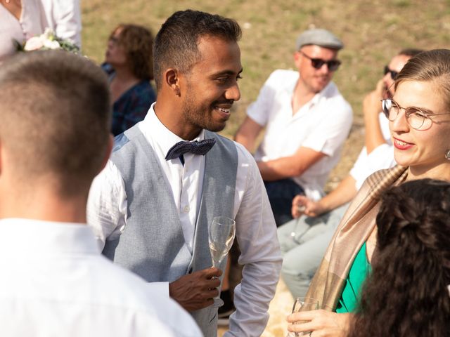 Le mariage de Vincent et Myriam à Vesc, Drôme 31