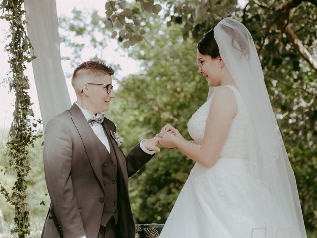 Le mariage de Oriane et Katia à La Réole, Gironde 113