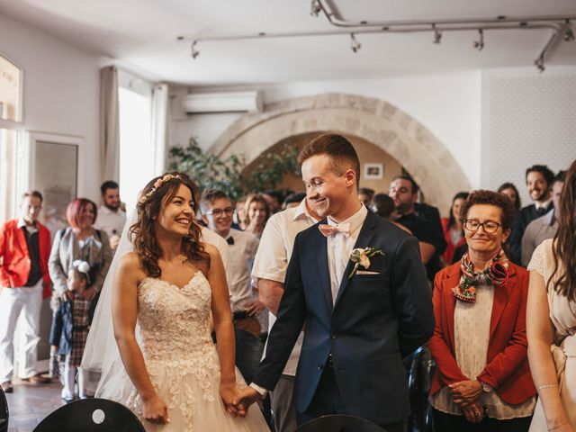 Le mariage de Nicolas et Kelly à Grambois, Vaucluse 29