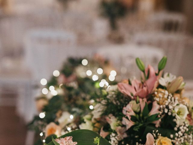 Le mariage de Nicolas et Kelly à Grambois, Vaucluse 37