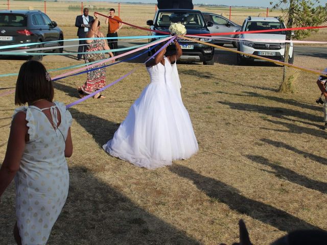 Le mariage de Emmanuel et Julie à Airvault, Deux-Sèvres 12