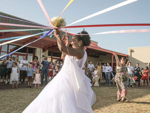 Le mariage de Emmanuel et Julie à Airvault, Deux-Sèvres 2