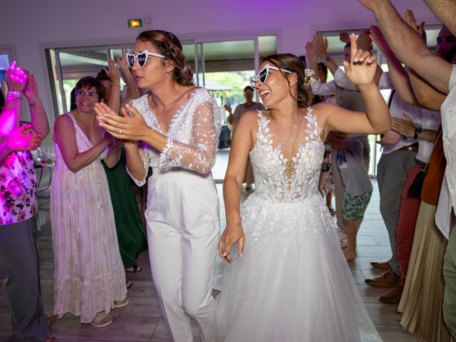 Le mariage de Laury et Charlotte à Peypin, Bouches-du-Rhône 16