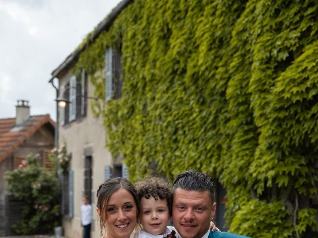 Le mariage de Damien et Amélie à Saint-Georges-de-Mons, Puy-de-Dôme 23