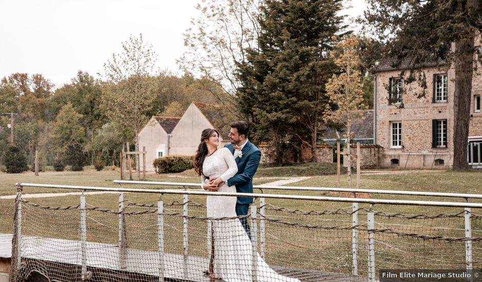 Le mariage de Adrien et Caroline à Les Écrennes, Seine-et-Marne