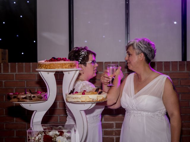 Le mariage de Aurélie et Elodie à Hersin-Coupigny, Pas-de-Calais 60