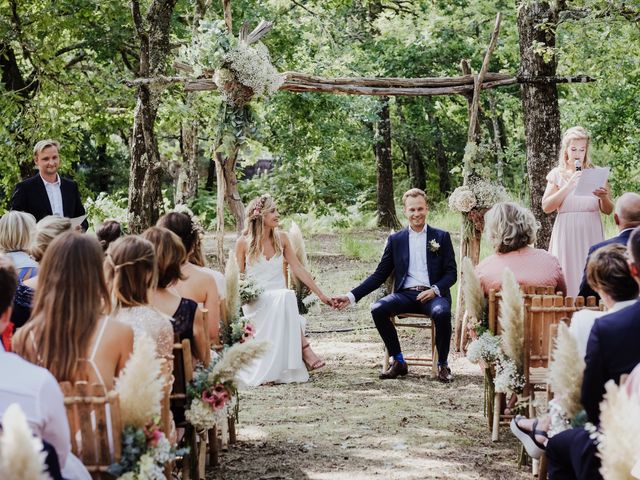 Le mariage de Stefan et Amandine à Saint-Julien-en-Born, Landes 17