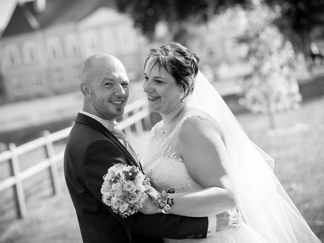 Le mariage de Thomas et Sophie à Craon, Mayenne 23