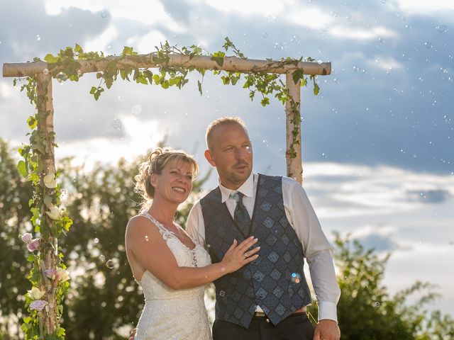 Le mariage de Mickaël et Karine à Pont-de-Roide, Doubs 33