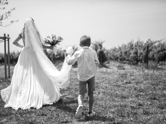 Le mariage de Robin et Marie à Bellegarde, Gard 15