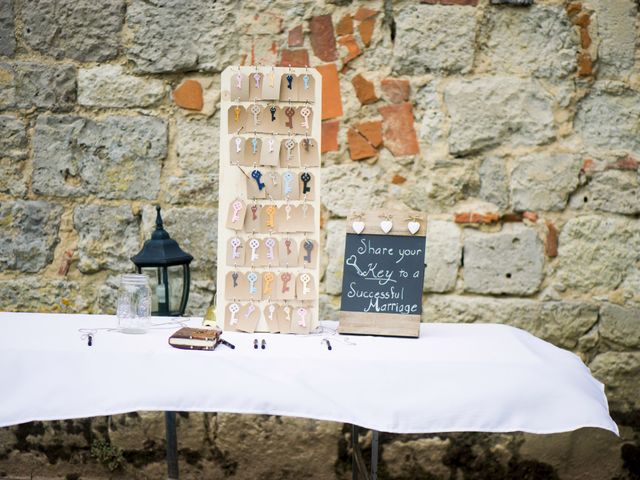 Le mariage de James et Anna à Goudourville, Tarn-et-Garonne 5