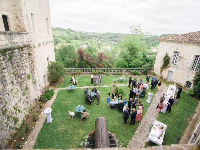 Le mariage de James et Anna à Goudourville, Tarn-et-Garonne 37