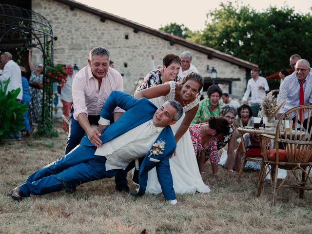 Le mariage de Thomas et Laurianne à Moncrabeau, Lot-et-Garonne 38