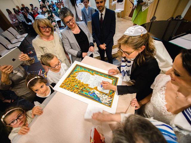 Le mariage de Emmanuelle et Olga à Paris, Paris 11