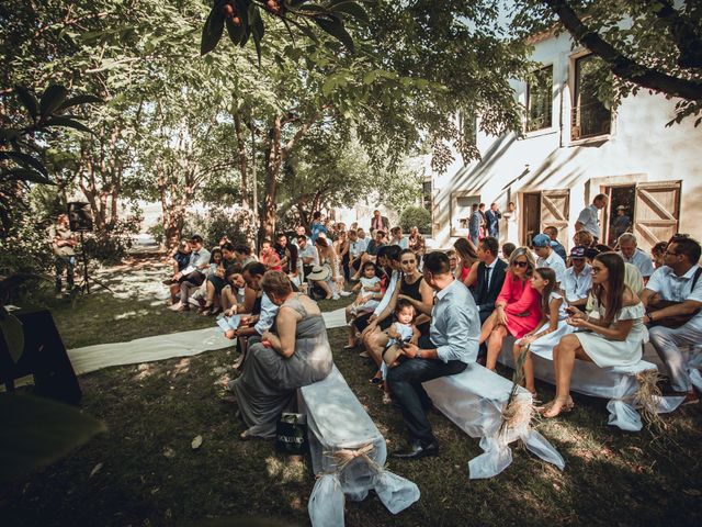 Le mariage de Alexandre et Isabelle à Saint-Gilles, Gard 15