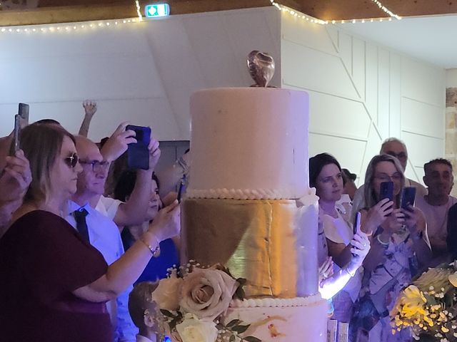 Le mariage de Robin et Jason à Mons, Puy-de-Dôme 7