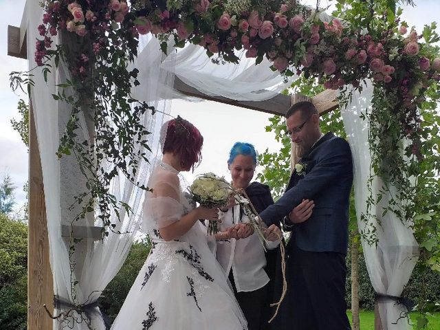 Le mariage de Thomas et Stéphanie à Taillebourg, Charente Maritime 2