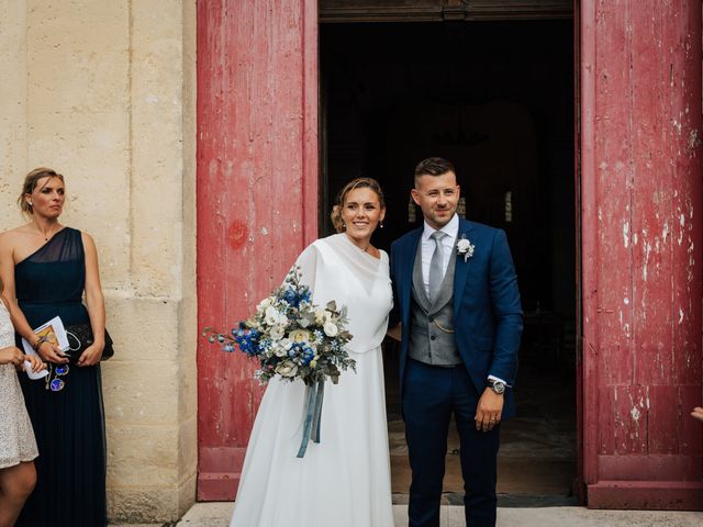 Le mariage de Adeline et Charles à Cubzac-les-Ponts, Gironde 32