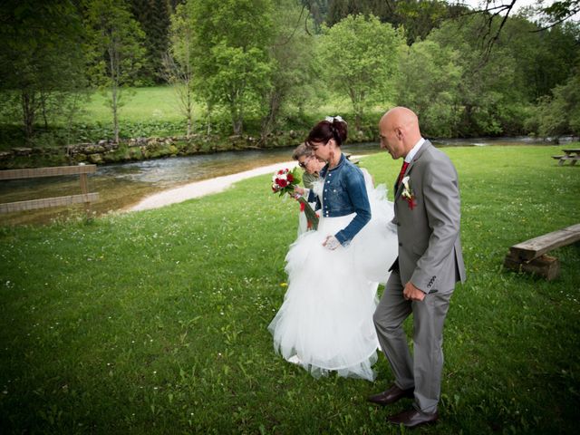 Le mariage de Mickaël et Gaëlle à Chaux-des-Crotenay, Jura 18