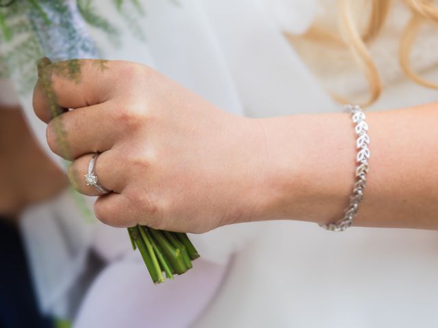 Le mariage de Guillaume et Laura à Saint-Lambert-la-Potherie, Maine et Loire 16