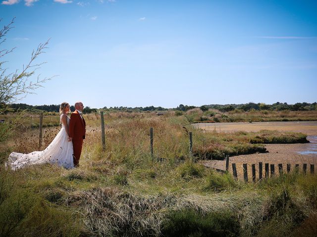 Le mariage de Alexis et Sasha à Moutiers-sur-le-Lay, Vendée 22