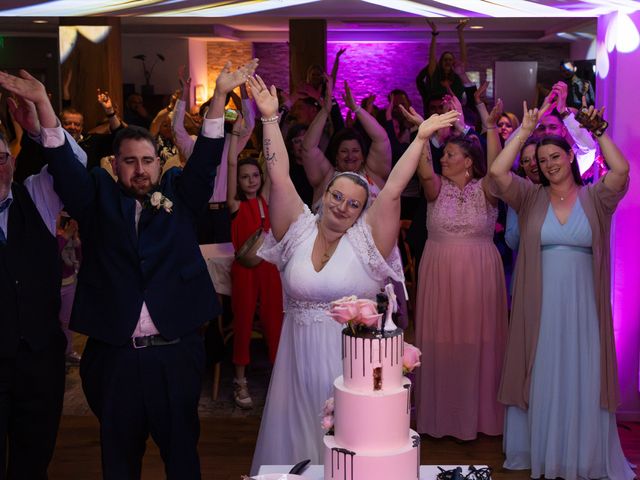 Le mariage de Gaetan et Cindy à Hagenthal-le-Bas, Haut Rhin 388
