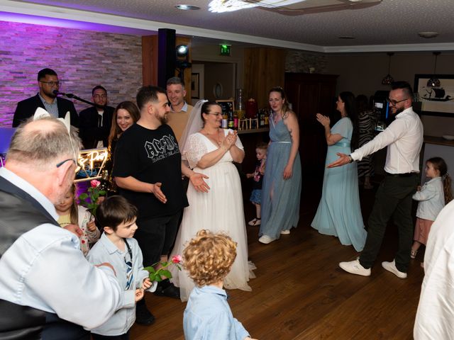 Le mariage de Gaetan et Cindy à Hagenthal-le-Bas, Haut Rhin 405