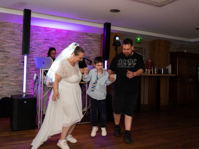 Le mariage de Gaetan et Cindy à Hagenthal-le-Bas, Haut Rhin 420