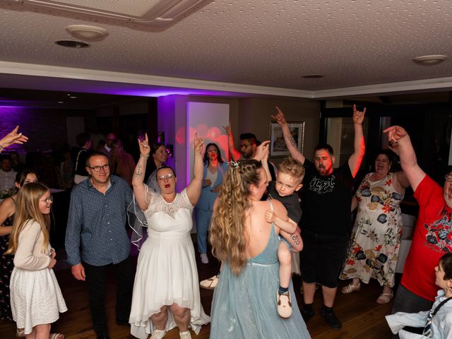 Le mariage de Gaetan et Cindy à Hagenthal-le-Bas, Haut Rhin 428