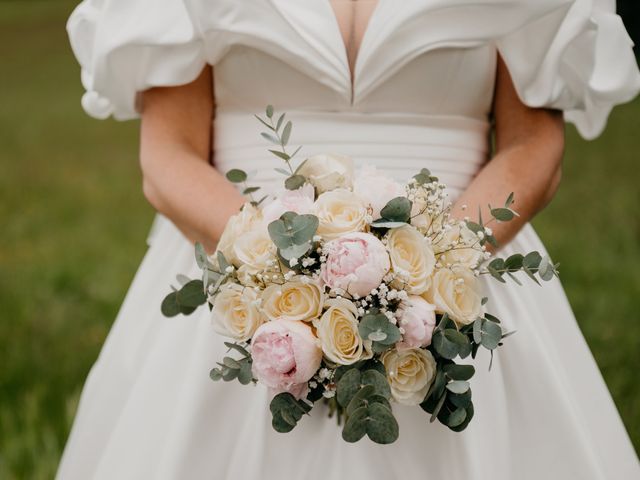 Le mariage de Chafik et Eva à Chambles, Loire 2