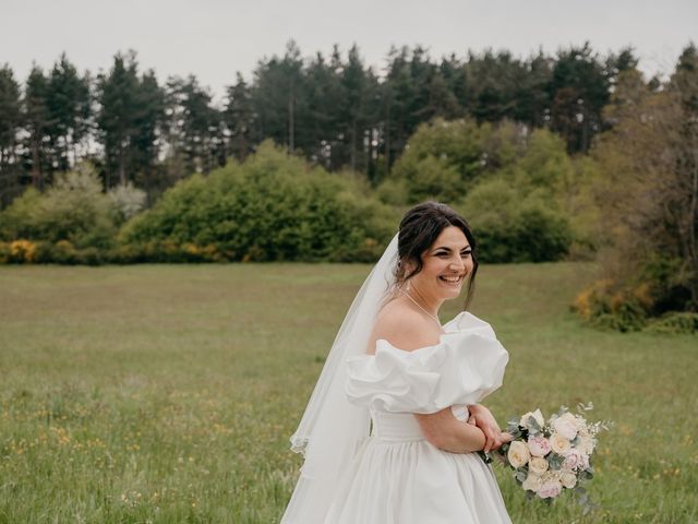 Le mariage de Chafik et Eva à Chambles, Loire 31