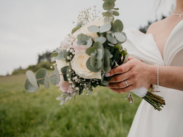 Le mariage de Chafik et Eva à Chambles, Loire 32
