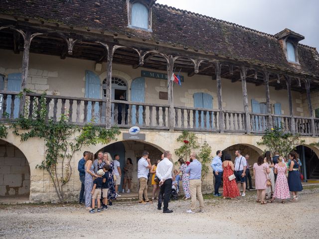 Le mariage de Emilie et Freddy à Saint-Front-de-Pradoux, Dordogne 6