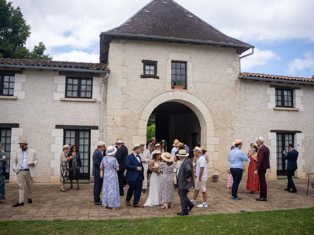 Le mariage de Emilie et Freddy à Saint-Front-de-Pradoux, Dordogne 65