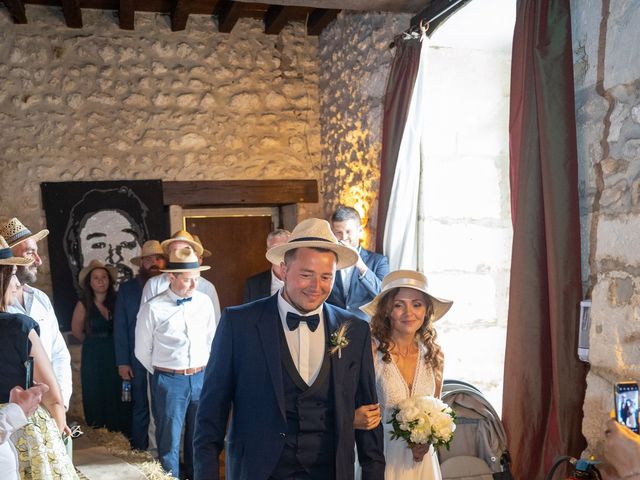 Le mariage de Emilie et Freddy à Saint-Front-de-Pradoux, Dordogne 71